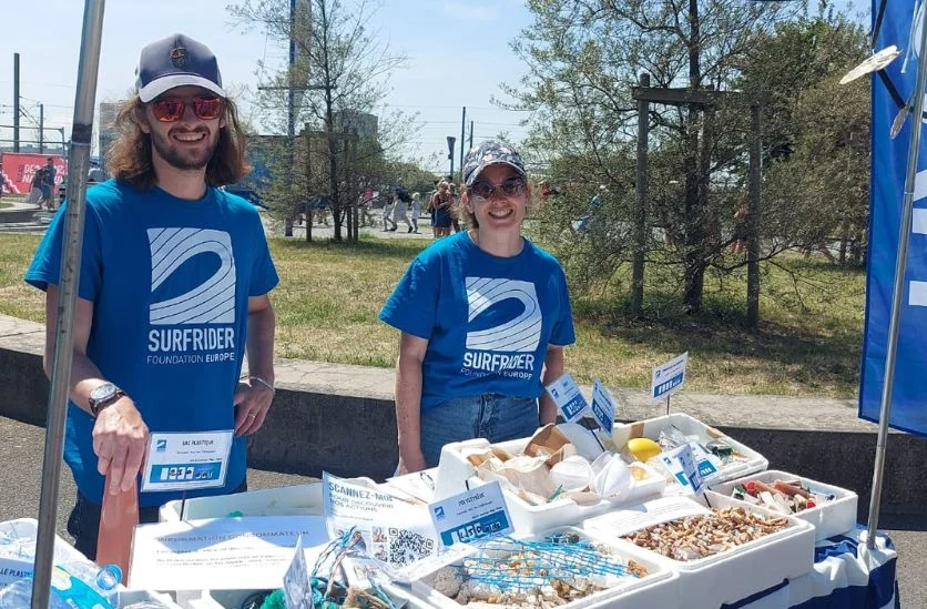 poisonnerie stand de sensibilisation surfrider