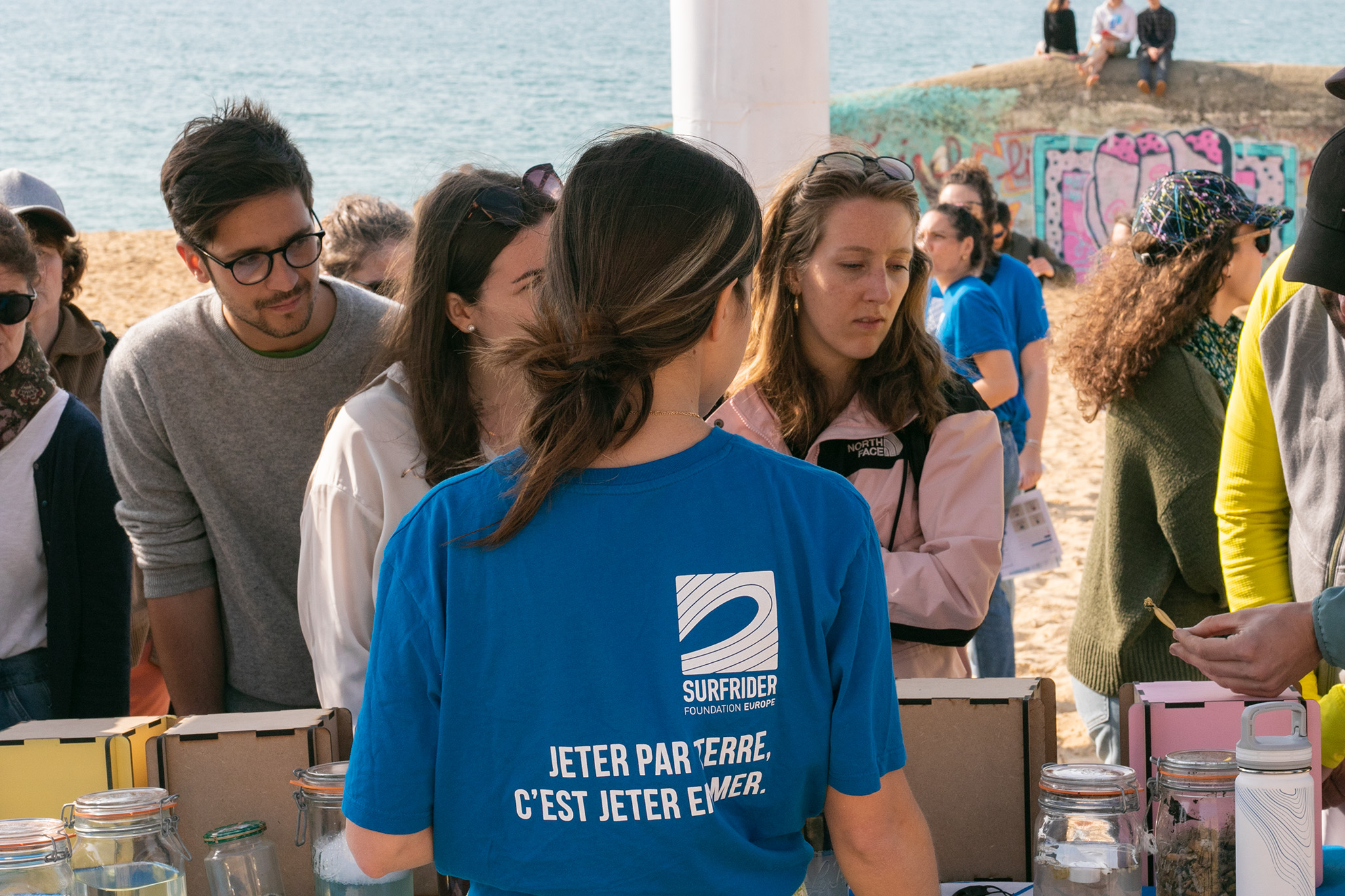 stand de sensibilisation sur l'océan avec Surfrider